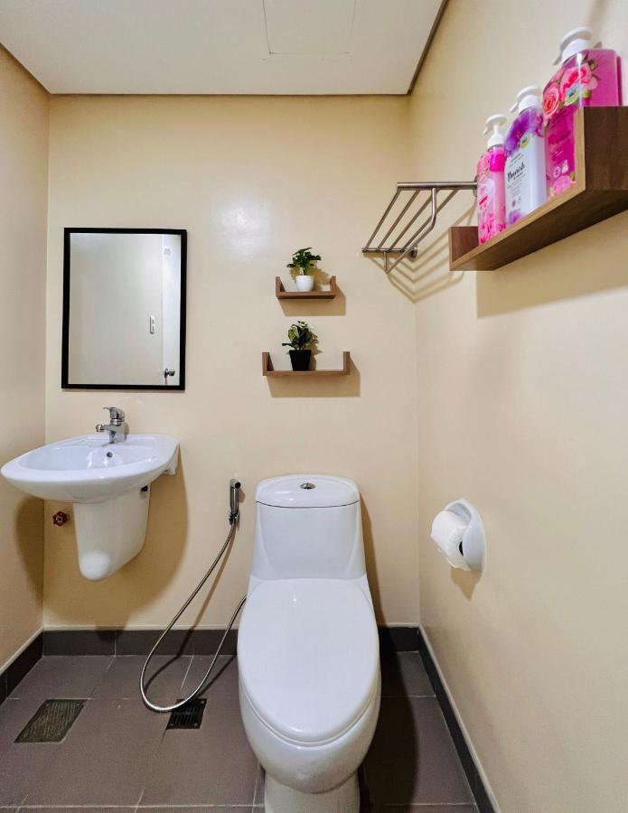 Appartamento * *P Fantastic 2Br Option For 8 Iloilo Esterno foto