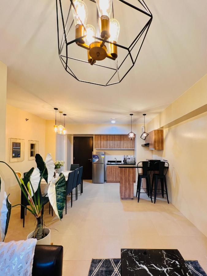 Appartamento * *P Fantastic 2Br Option For 8 Iloilo Esterno foto