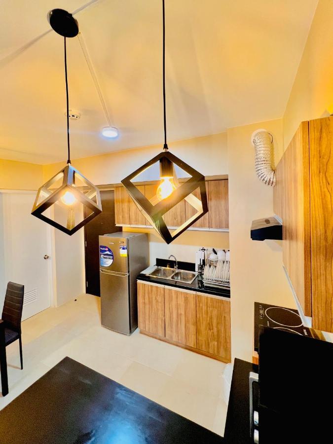 Appartamento * *P Fantastic 2Br Option For 8 Iloilo Esterno foto