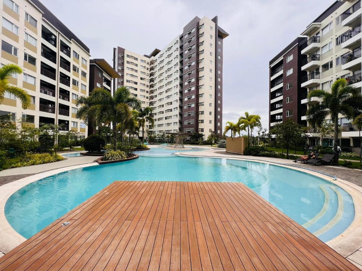 Appartamento * *P Fantastic 2Br Option For 8 Iloilo Esterno foto